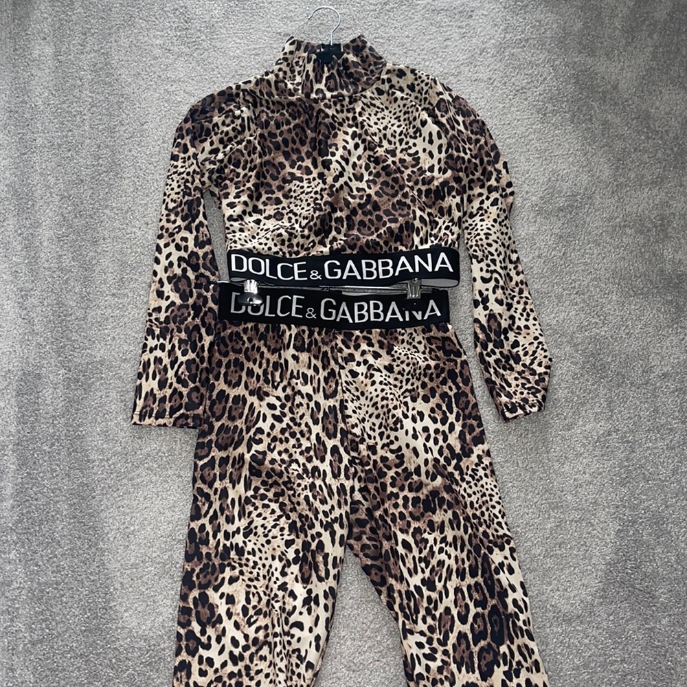 Dolce & Gabbana 2 piece set. Can not guarantee authenticity. XL- fits like M/L